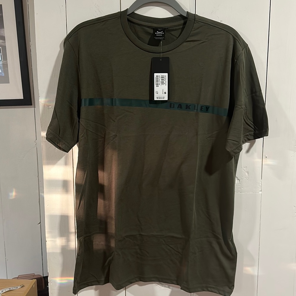 NWT Oakley Graphic Tee, Green Size M